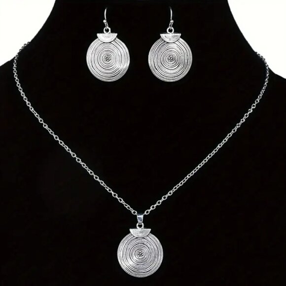 d'Vine Products Jewelry - Vintage Retro Ethnic Round Disc Necklace & Earring Set - Silver Electro-Plated